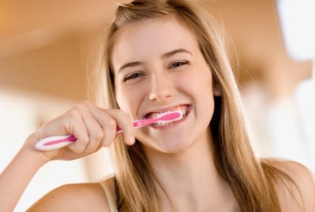 Berikut 6 Kebiasaan yang Justru Bisa Merusak Gigi